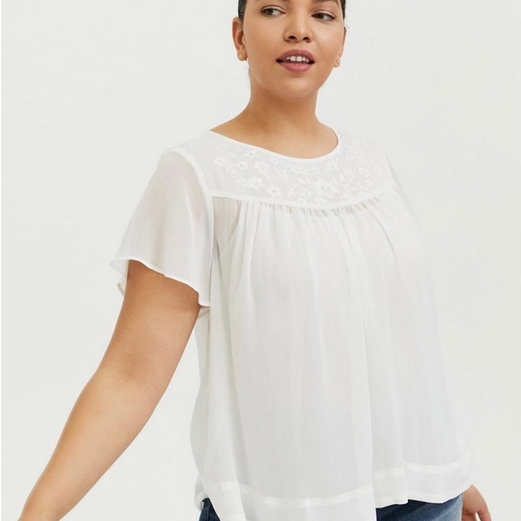 torrid Tops - Torrid Size 1 White Embroidered Chiffon Blouse Short Flutter Sleeves